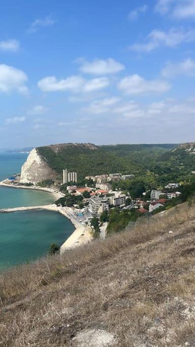 Spacious Fully Furnished Studio In Kavarna Apart Hotel Экстерьер фото