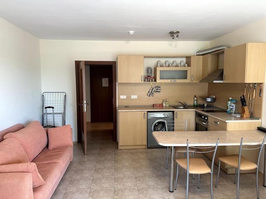 Spacious Fully Furnished Studio In Kavarna Apart Hotel Экстерьер фото